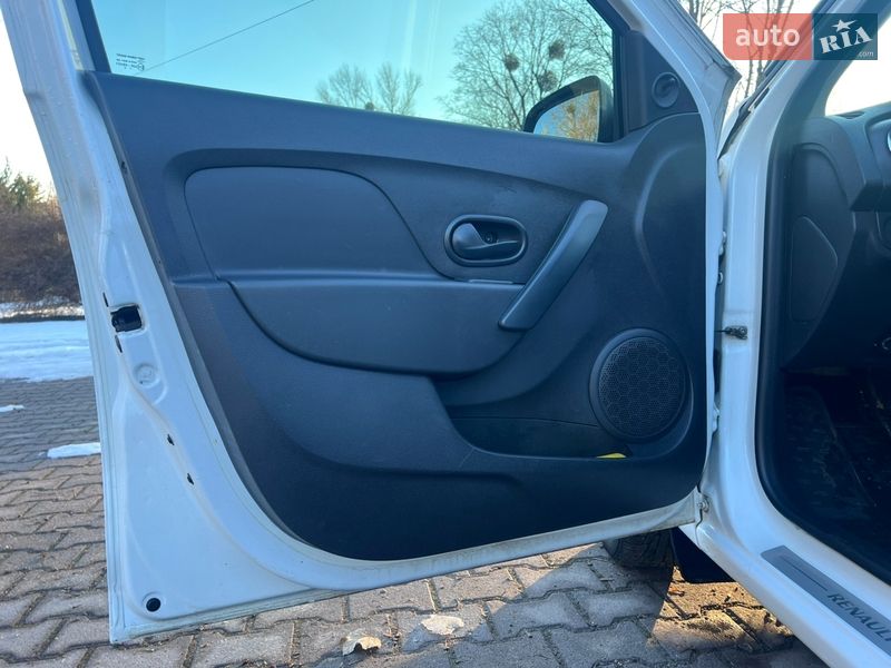 Седан Renault Logan 2015 в Миргороді