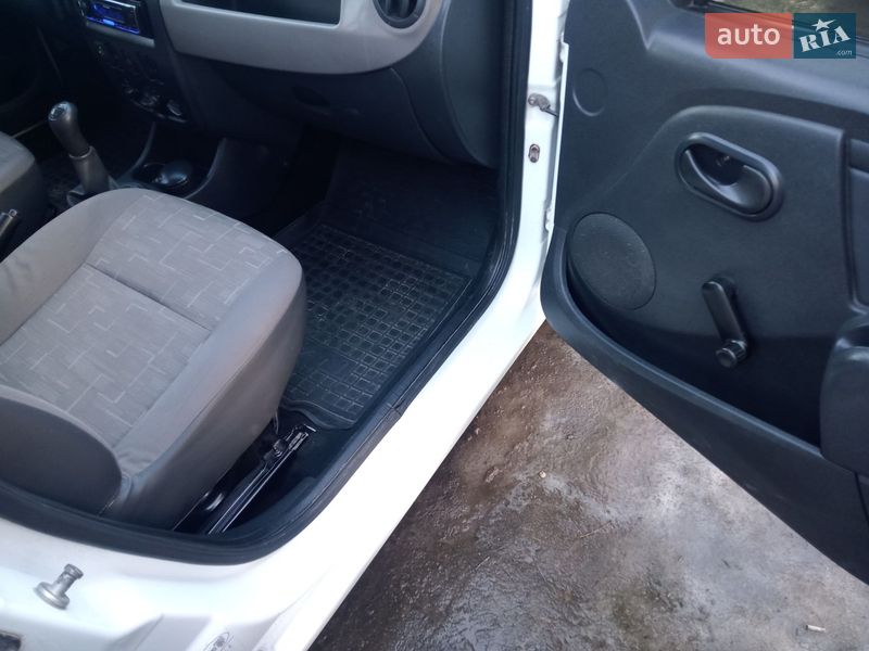 Седан Renault Logan 2009 в Тернополе