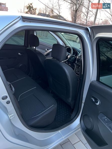 Седан Renault Logan 2013 в Луцке