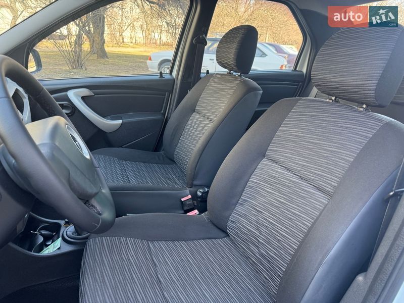 Седан Renault Logan 2010 в Запорожье