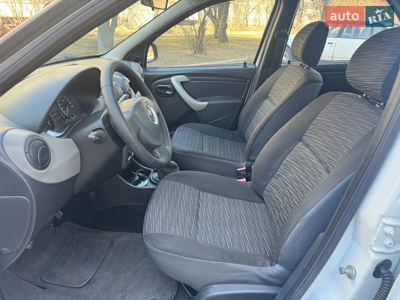 Седан Renault Logan 2010 в Запорожье