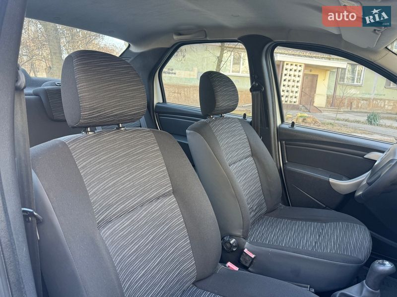 Седан Renault Logan 2010 в Запорожье