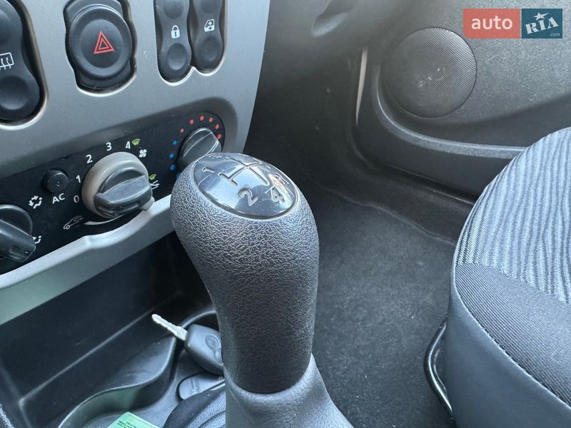 Седан Renault Logan 2010 в Запорожье