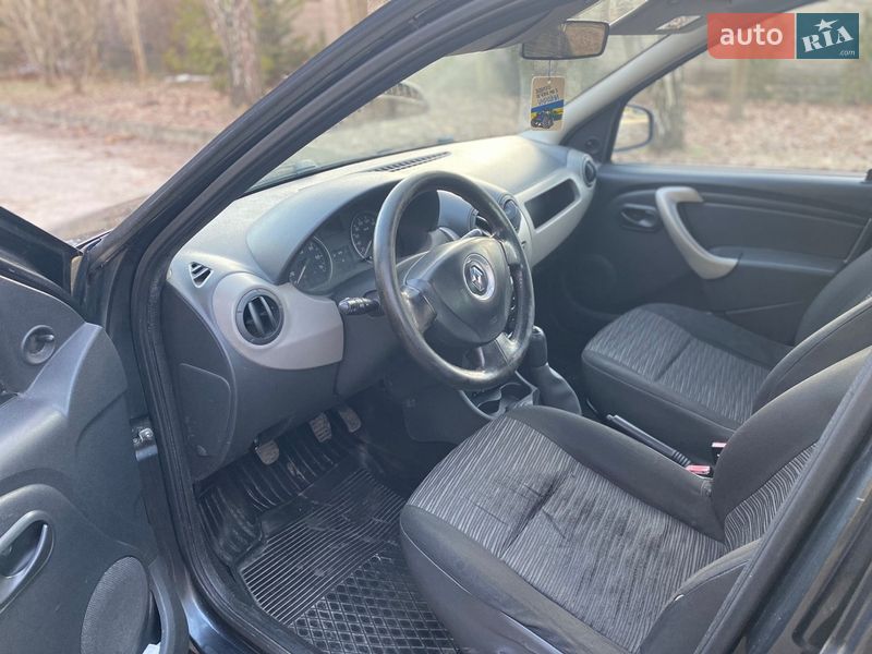 Седан Renault Logan 2010 в Рівному