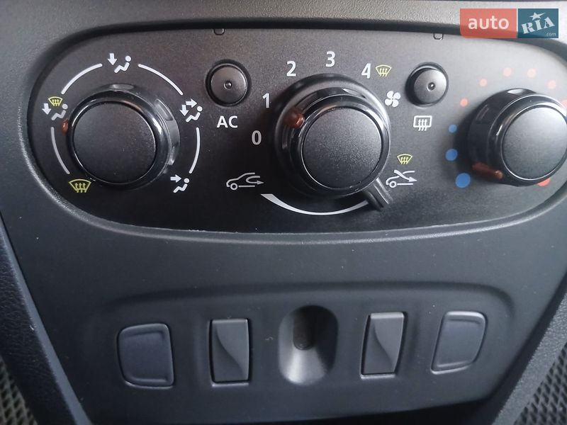 Седан Renault Logan 2013 в Львове