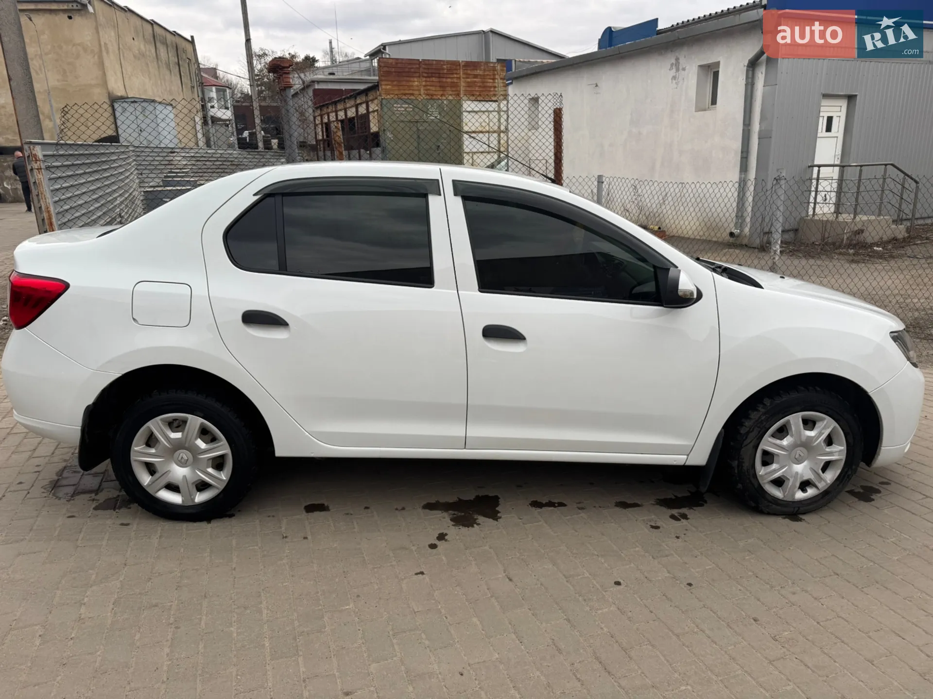 2015 Renault Logan - мініатюра 2