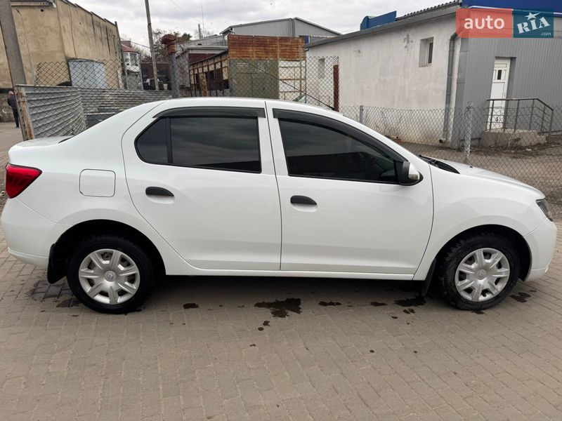 Седан Renault Logan 2015 в Чернівцях