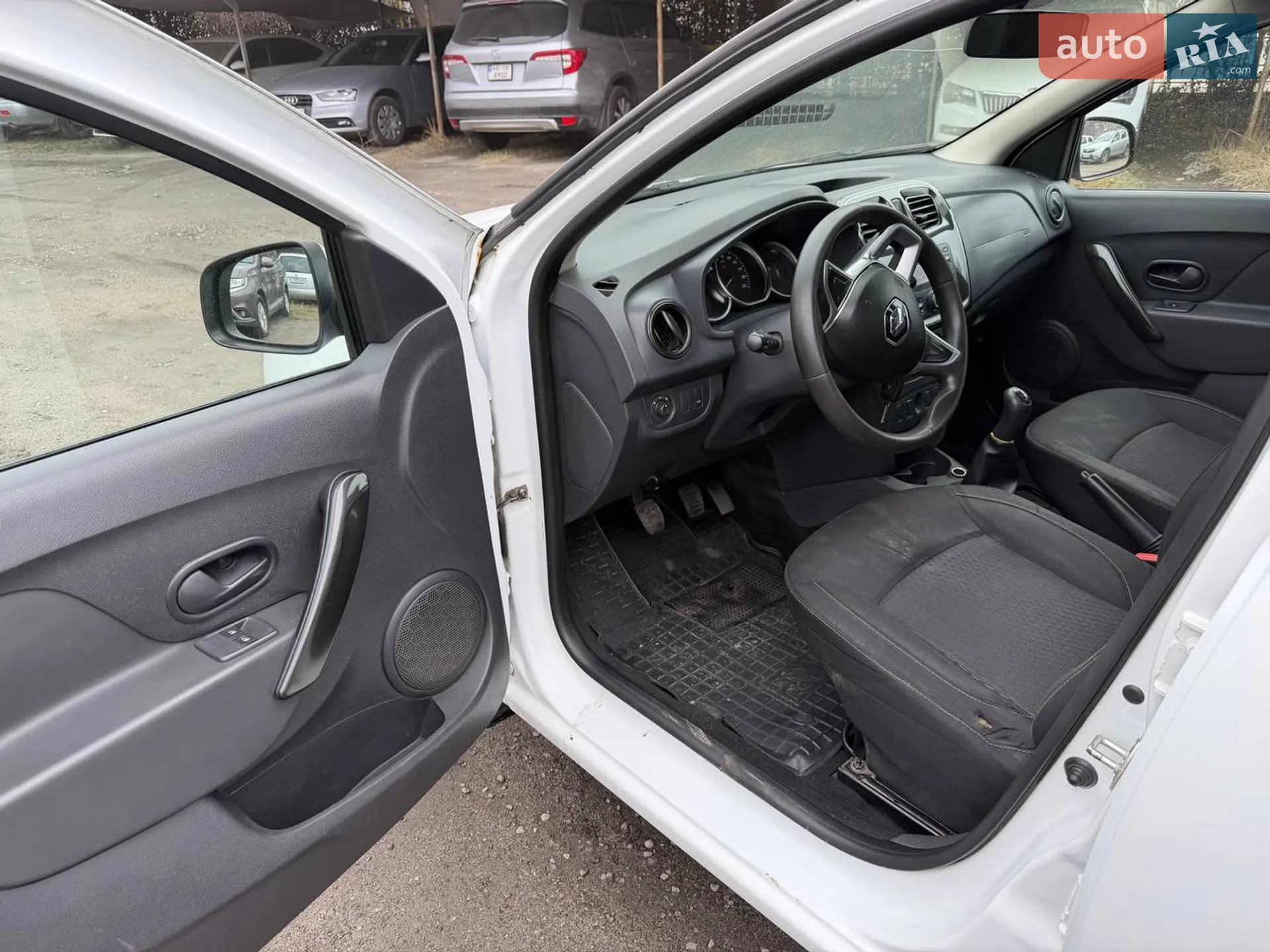 2017 Renault Logan - мініатюра 9