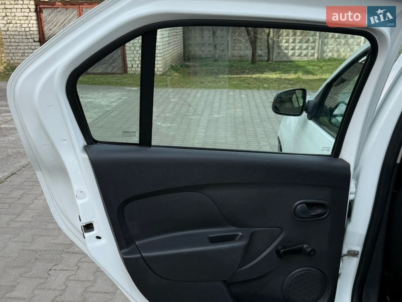 Седан Renault Logan 2015 в Красилове фото 37 Седан Renault Logan 2015 в Красилове