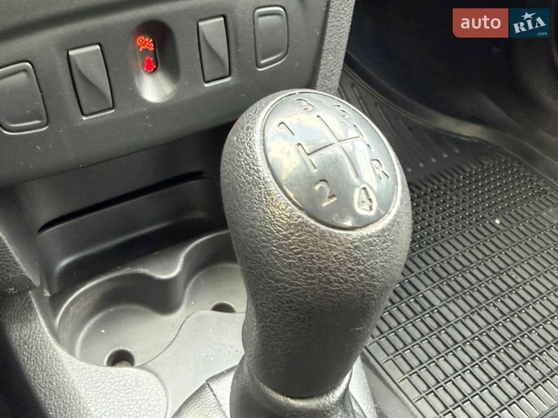 Седан Renault Logan 2015 в Красилове фото 49 Седан Renault Logan 2015 в Красилове