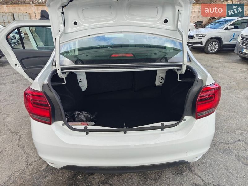 Седан Renault Logan 2017 в Киеве