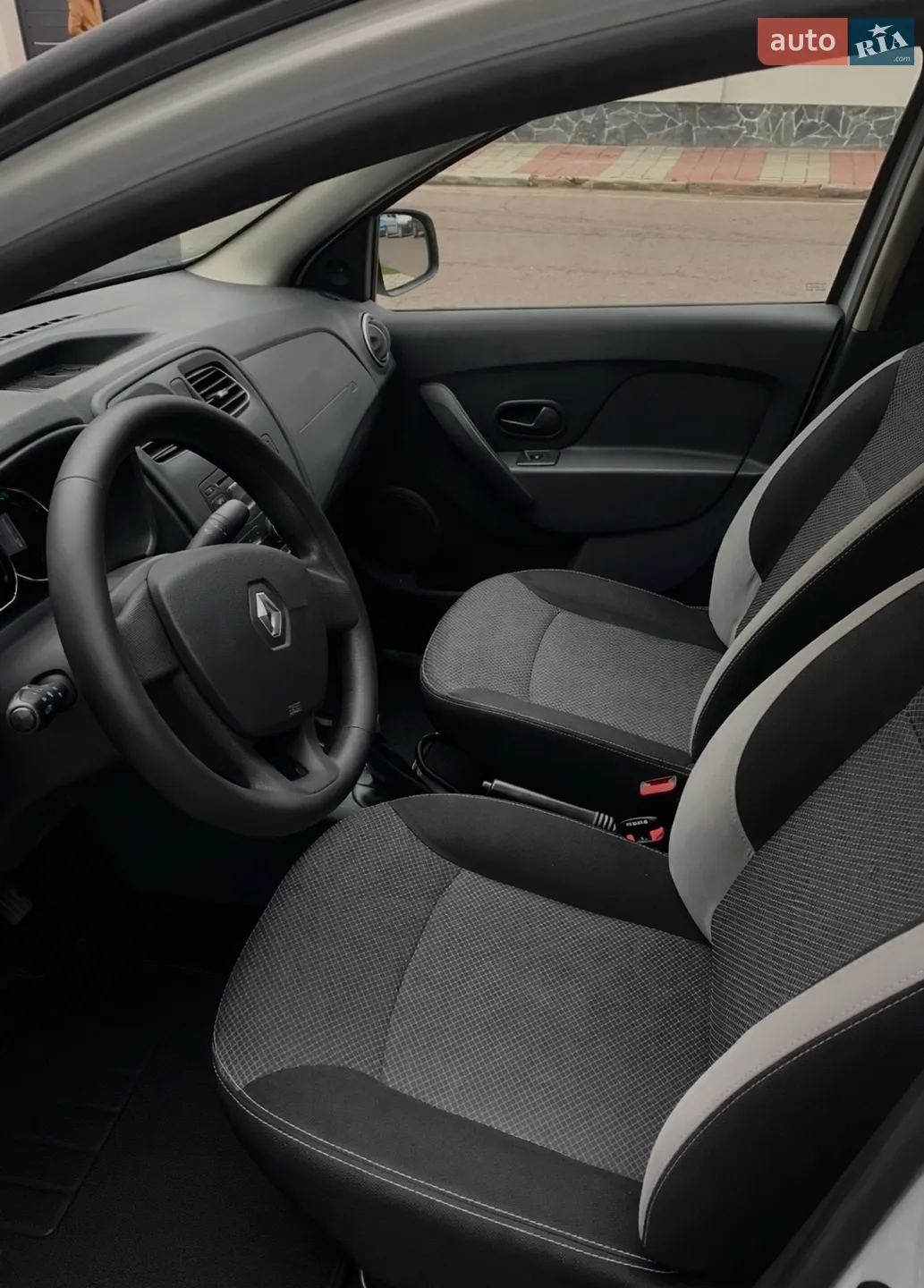 2013 Renault Logan - мініатюра 10