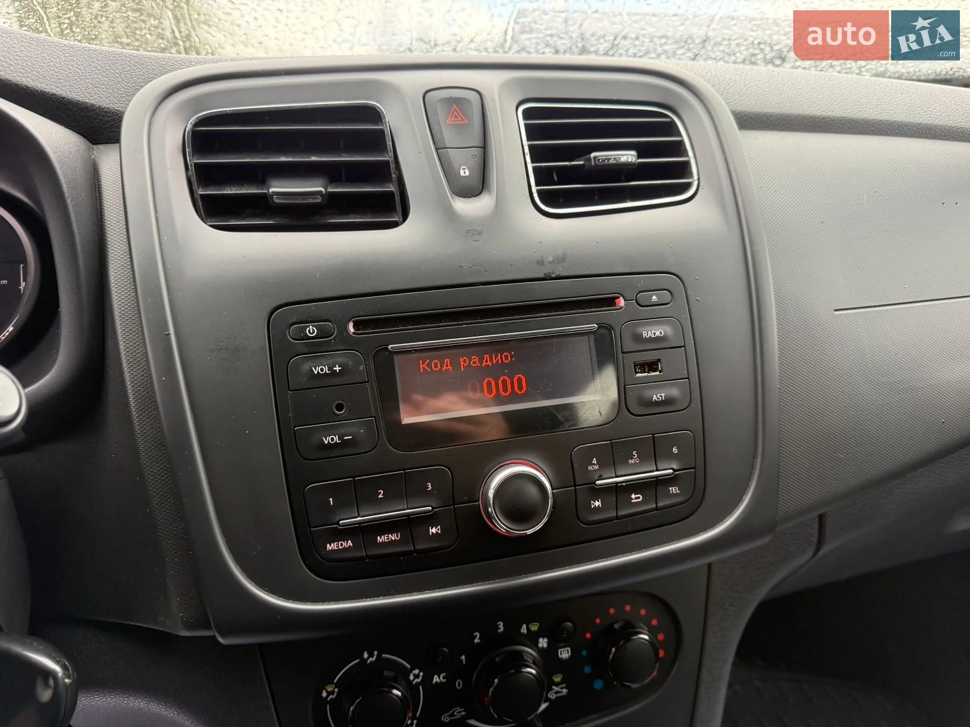 2014 Renault Logan - мініатюра 29