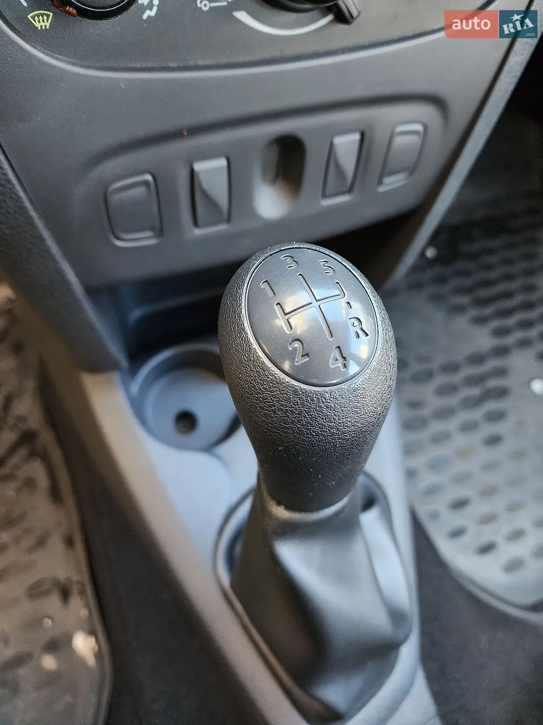 2015 Renault Logan - мініатюра 4
