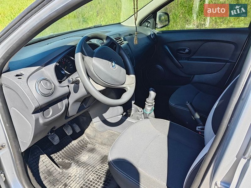 Седан Renault Logan 2015 в Калиновке