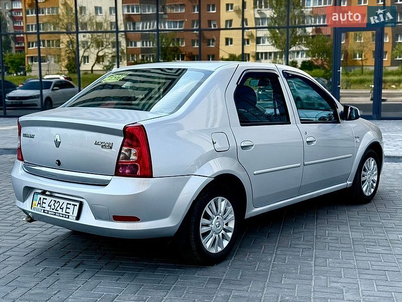 Седан Renault Logan 2011 в Днепре