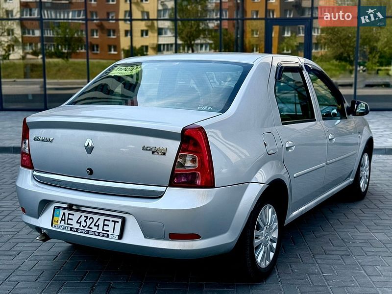 Седан Renault Logan 2011 в Днепре