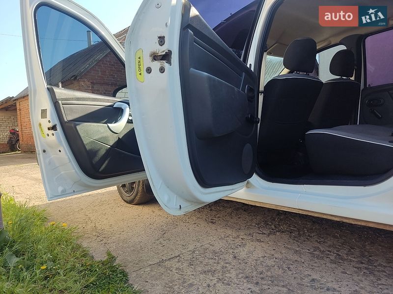 Универсал Renault Logan 2012 в Новой Водолаге