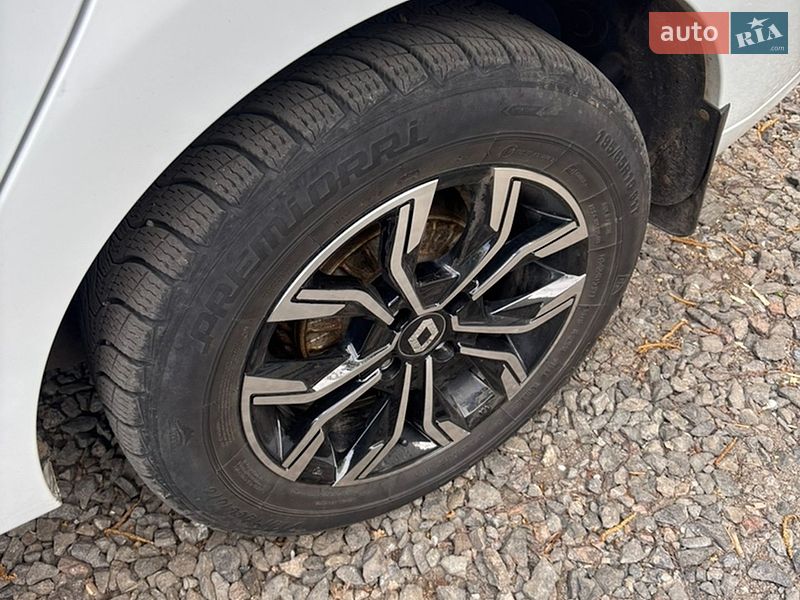 Седан Renault Logan 2015 в Черкассах