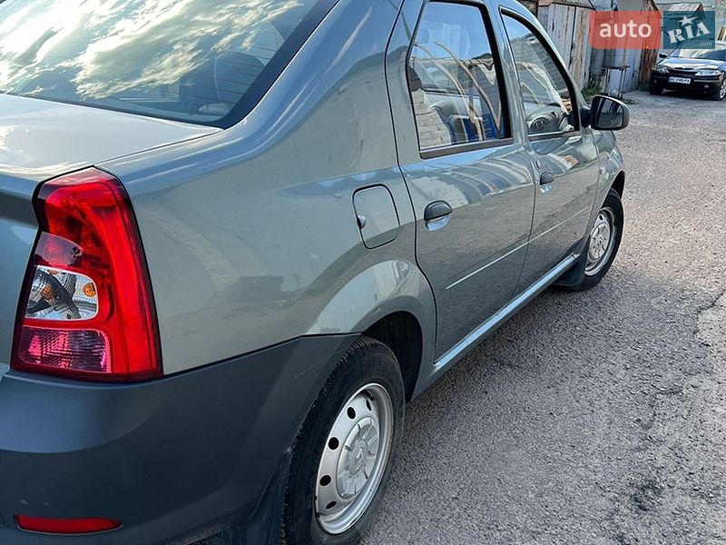 Седан Renault Logan 2009 в Львові