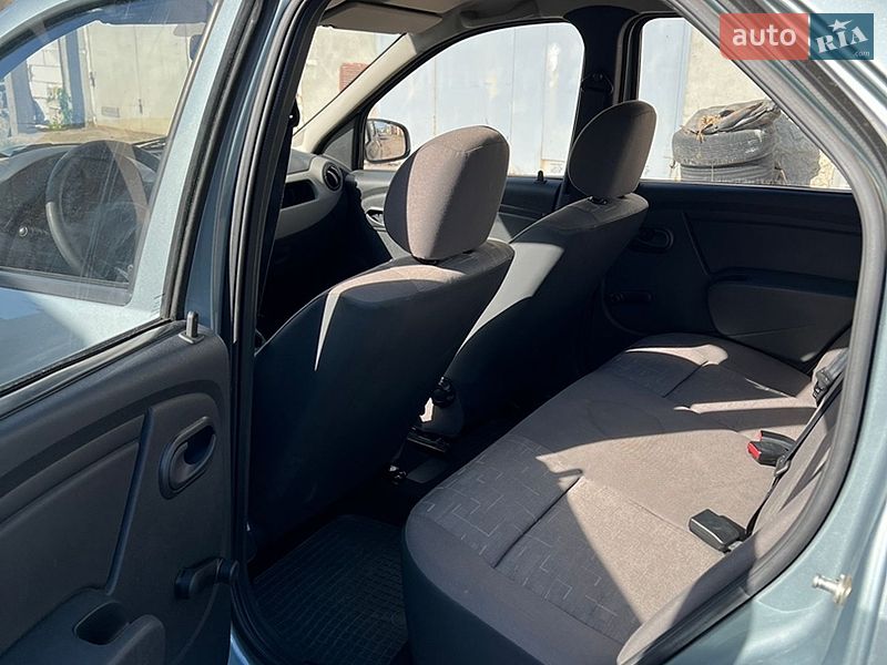 Седан Renault Logan 2009 в Львові