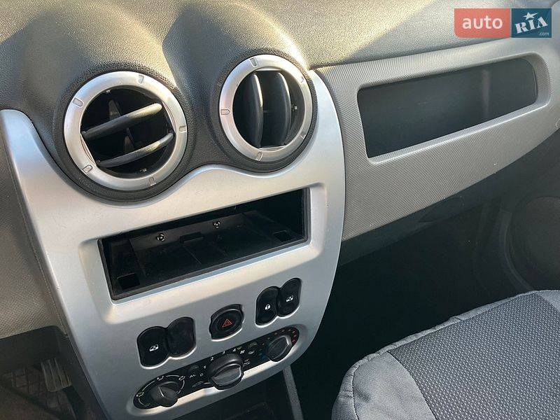 Седан Renault Logan 2012 в Харкові