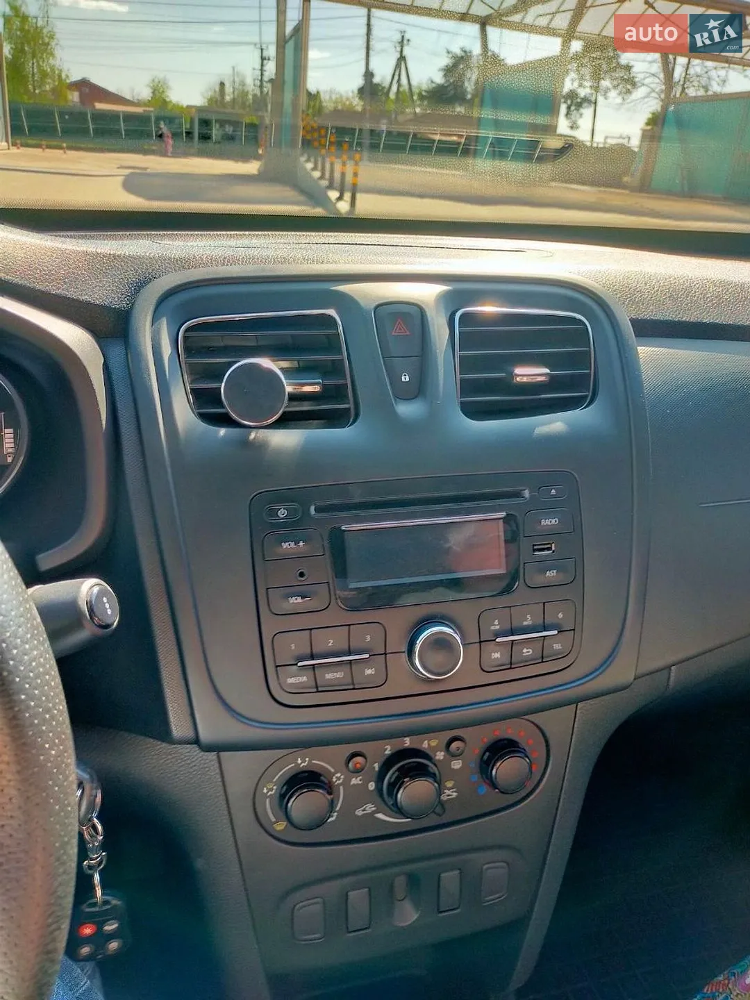 2014 Renault Logan - мініатюра 4