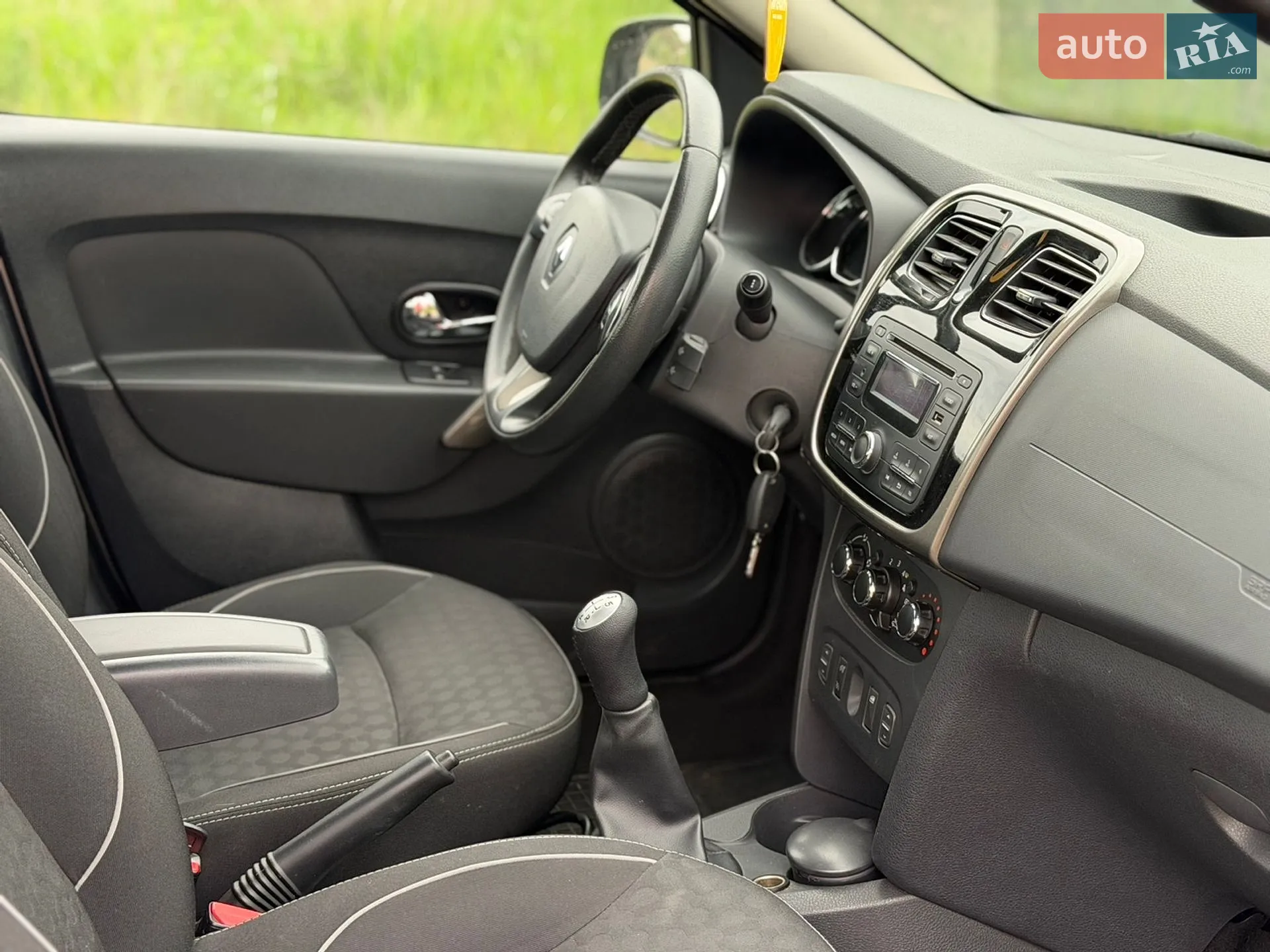 2015 Renault Logan - мініатюра 13