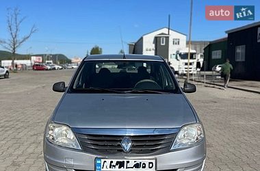 Седан Renault Logan 2010 в Хусте