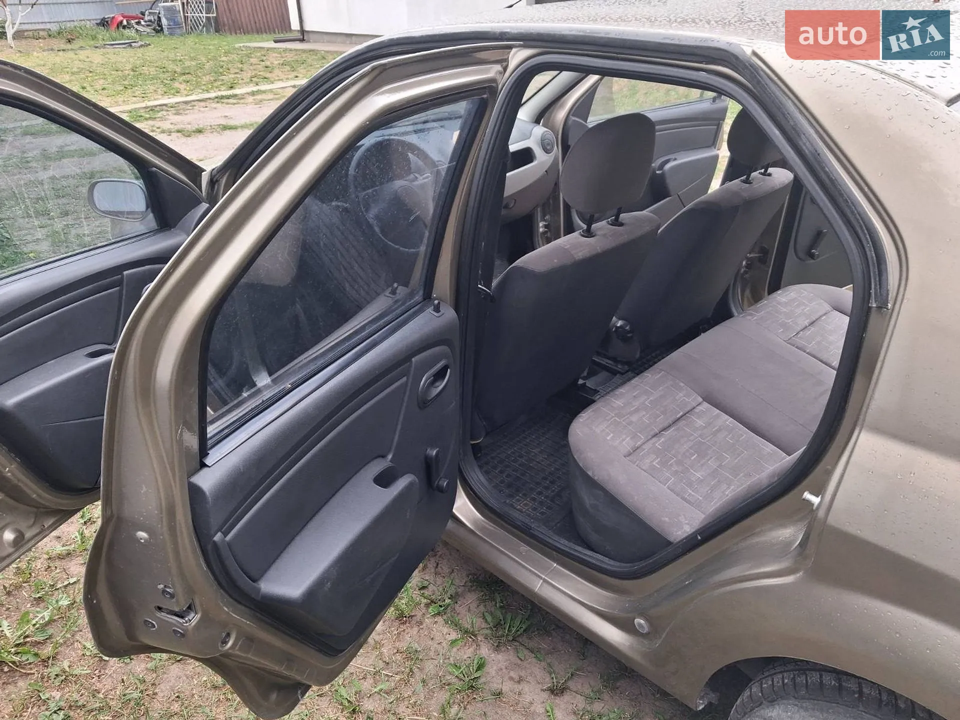 2010 Renault Logan - мініатюра 5