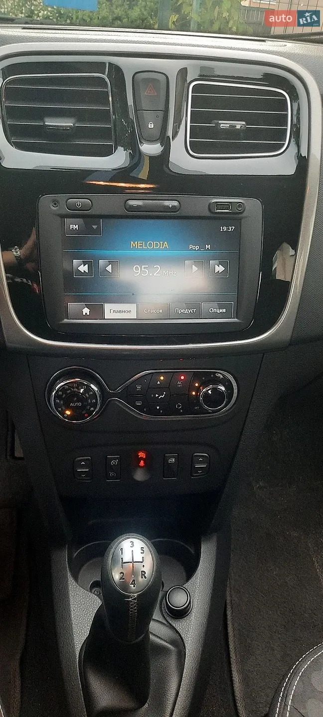 2013 Renault Logan - мініатюра 9