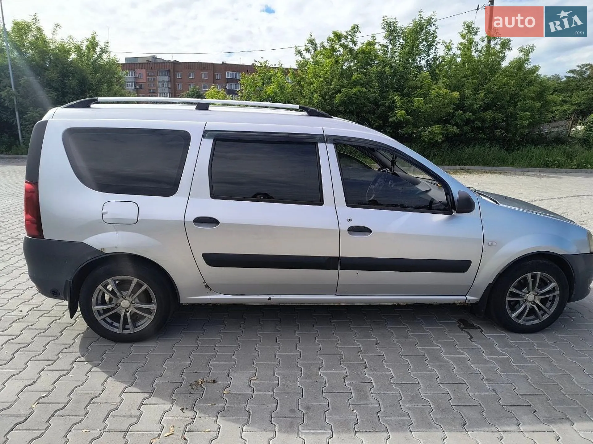 2010 Renault Logan - мініатюра 3