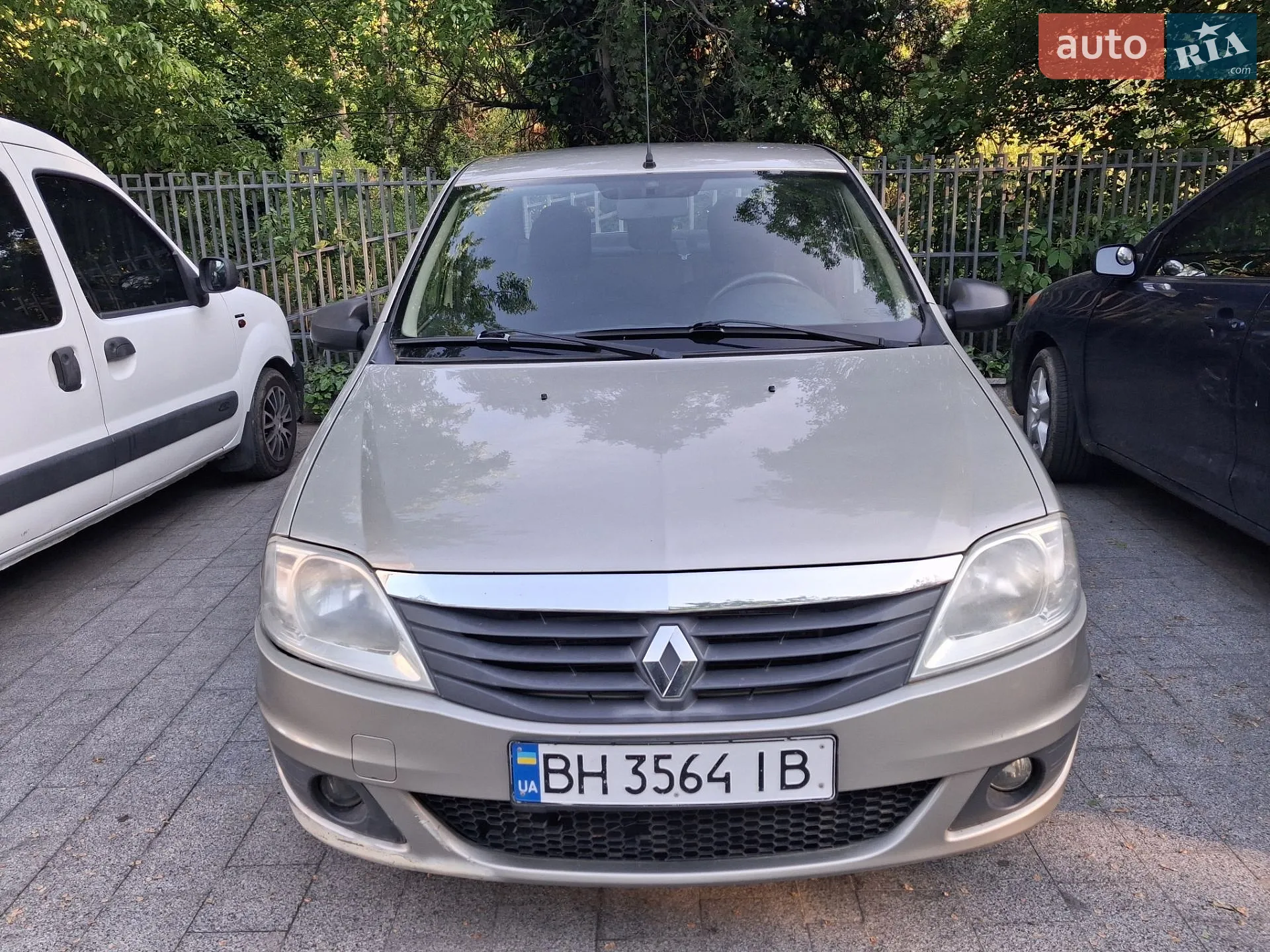 2010 Renault Logan - мініатюра 2
