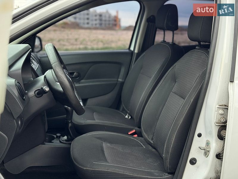 Седан Renault Logan 2017 в Ровно