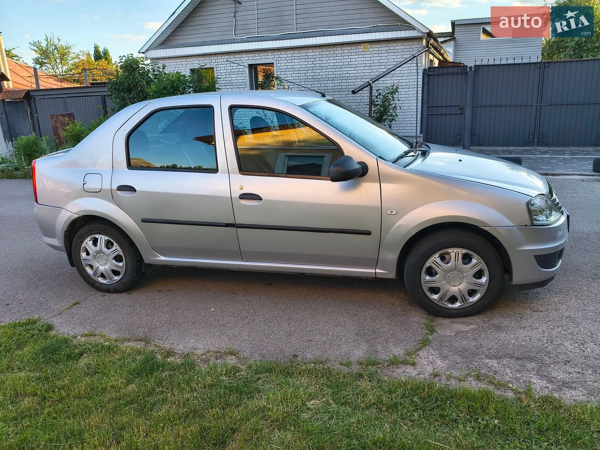 2011 Renault Logan - мініатюра 11