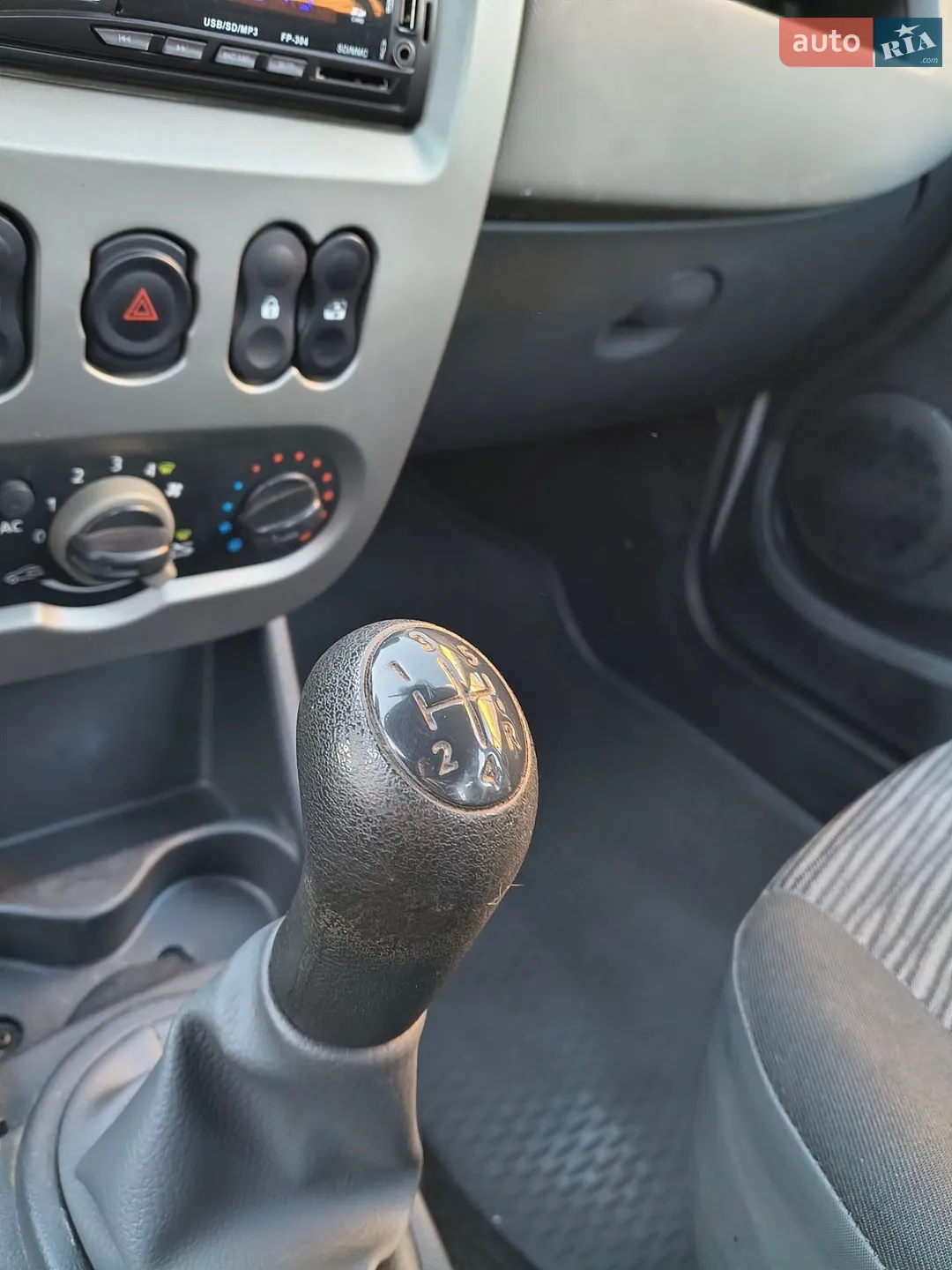 2011 Renault Logan - мініатюра 21