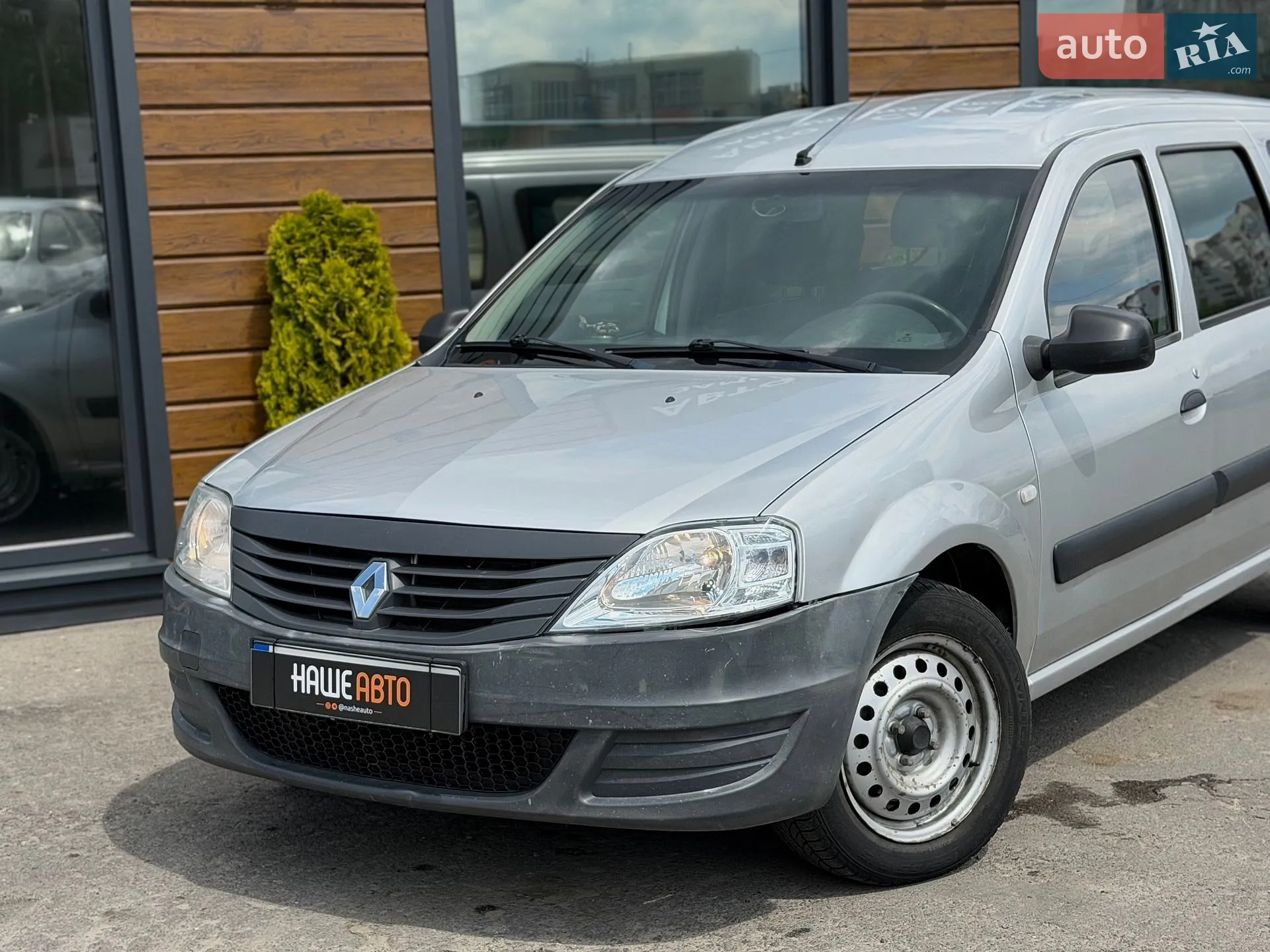 2010 Renault Logan - мініатюра 3