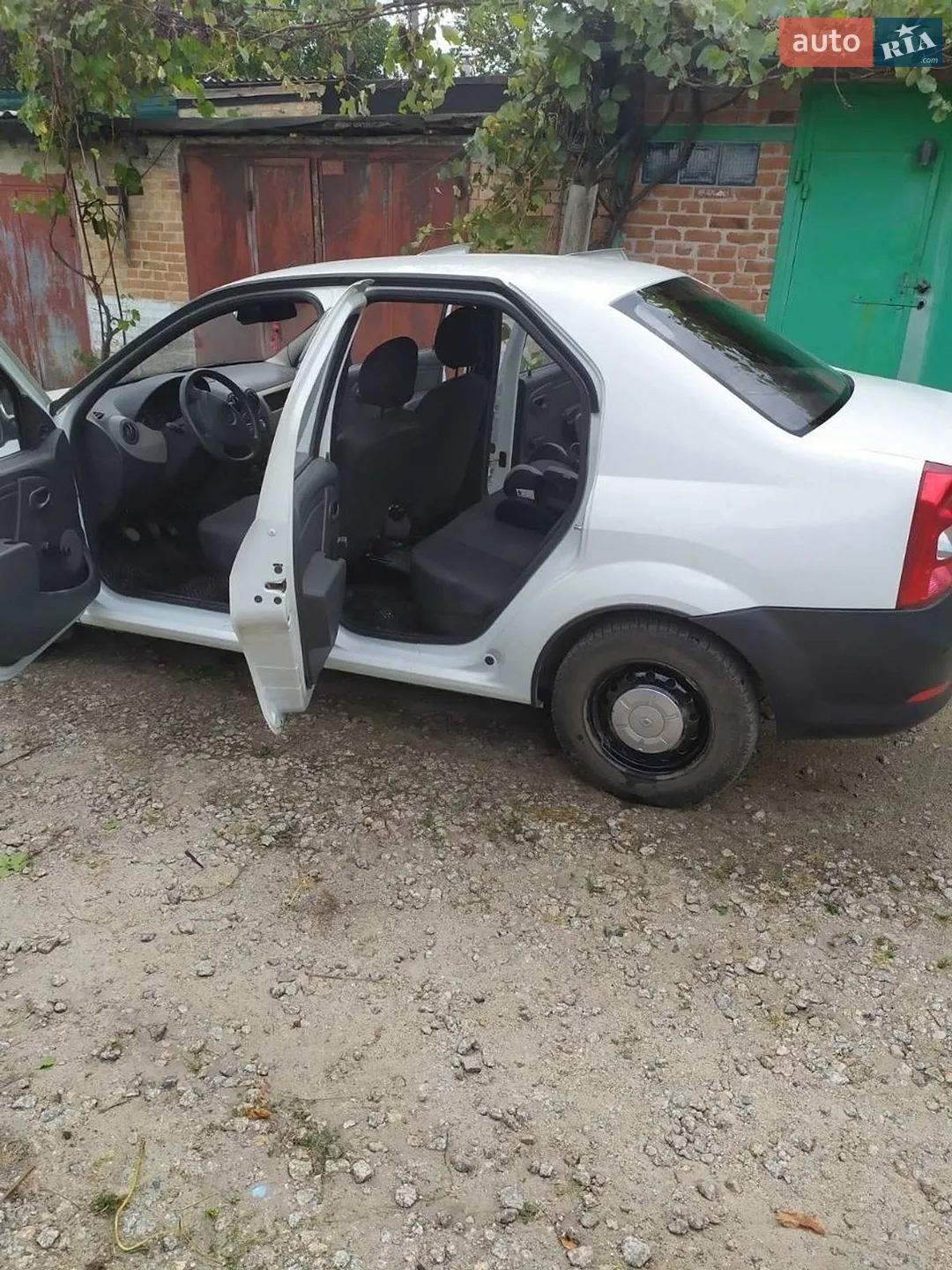 2011 Renault Logan - мініатюра 11