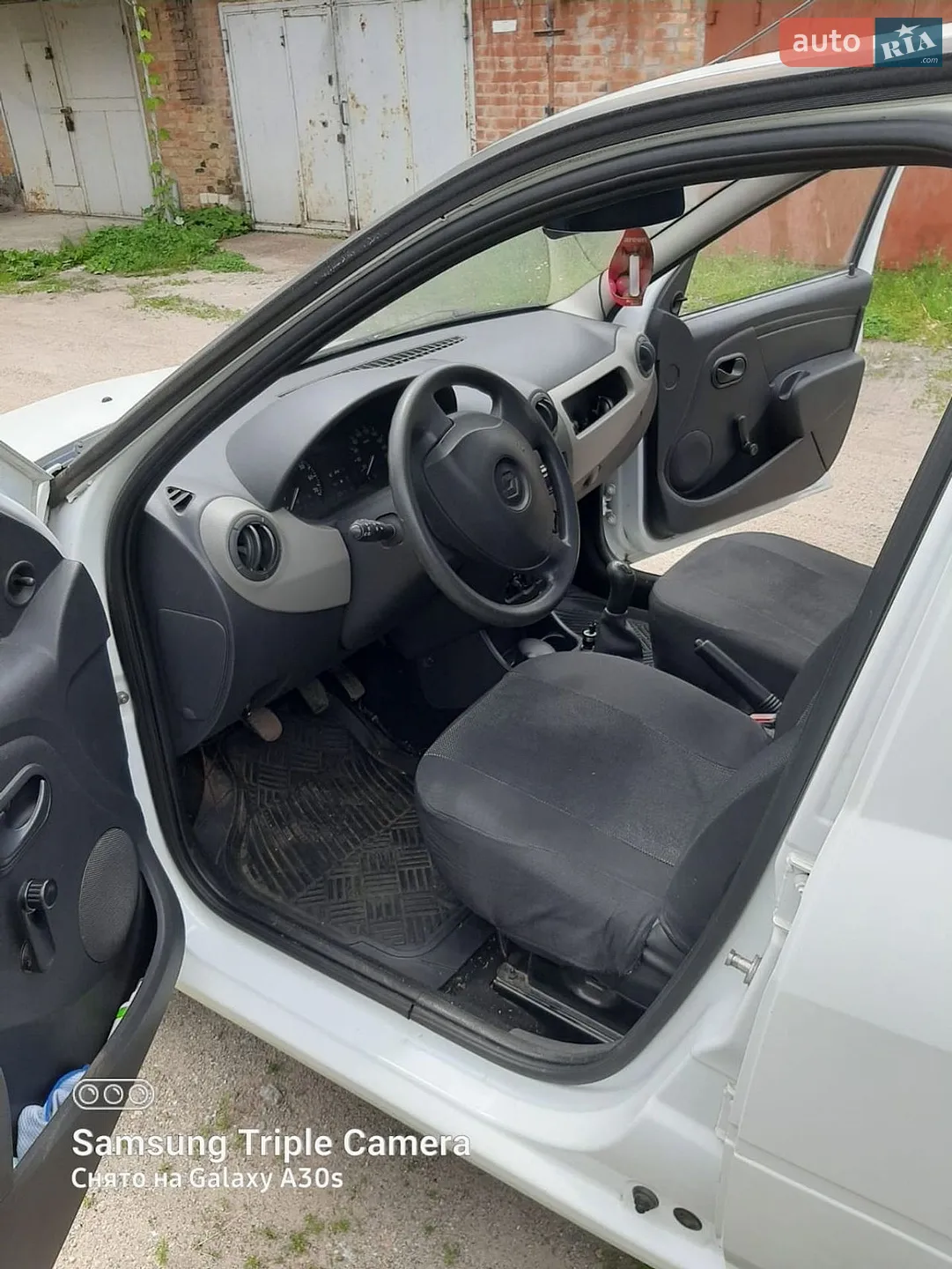2011 Renault Logan - мініатюра 14