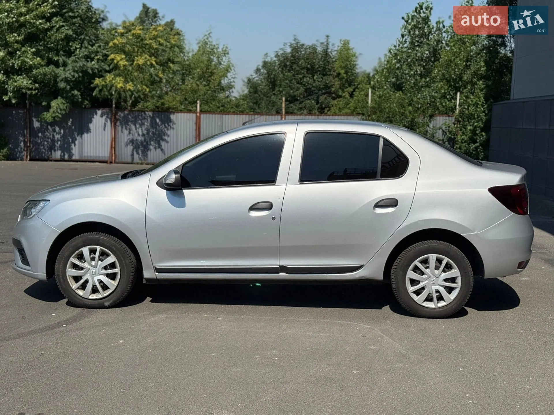 2017 Renault Logan - мініатюра 9