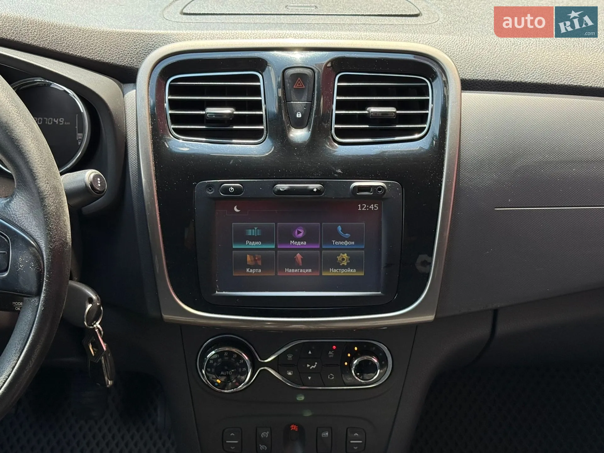 2013 Renault Logan - мініатюра 21