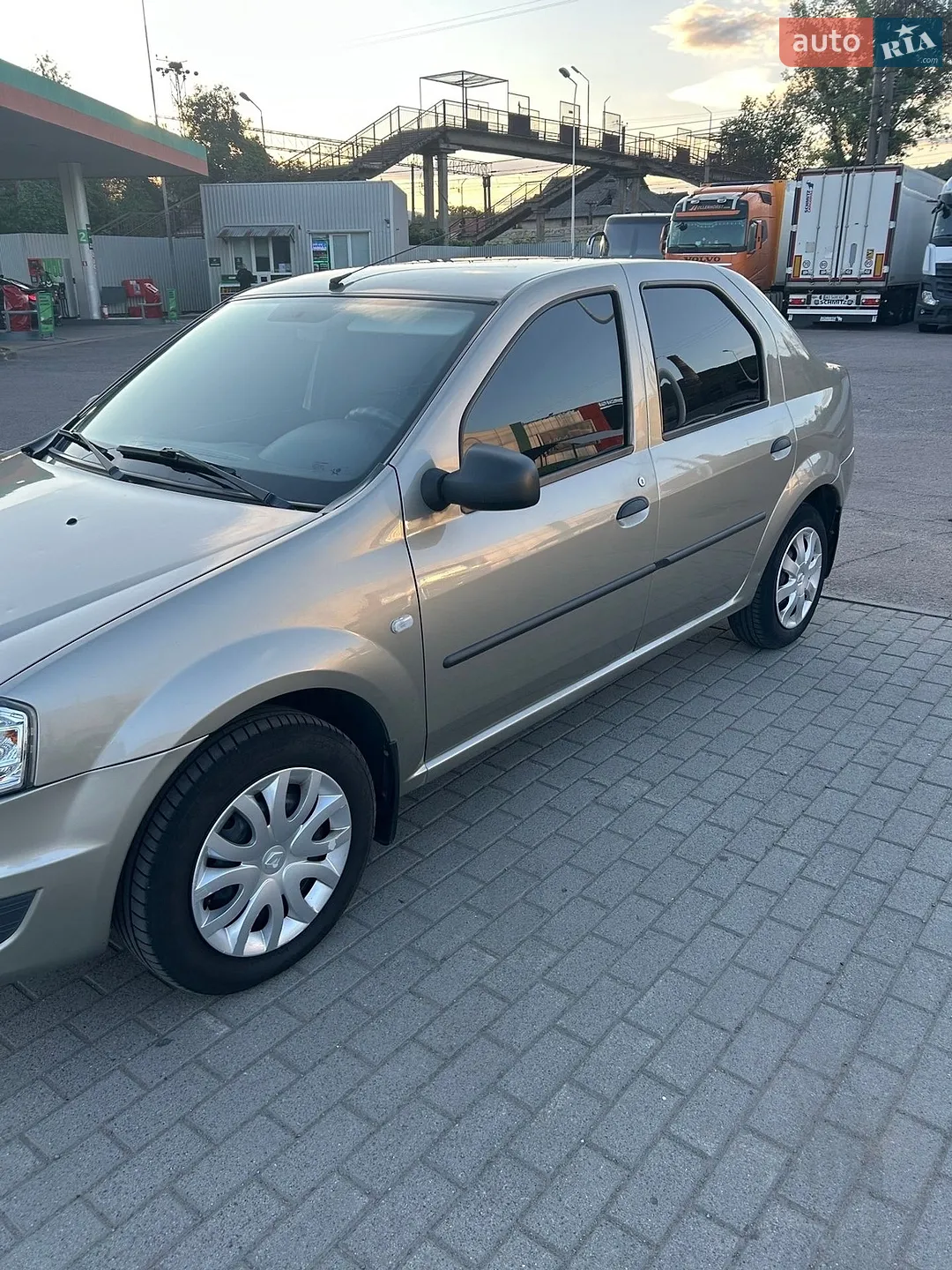 2010 Renault Logan - мініатюра 3