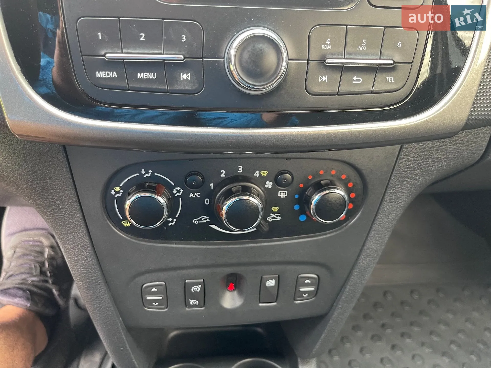2015 Renault Logan - мініатюра 20