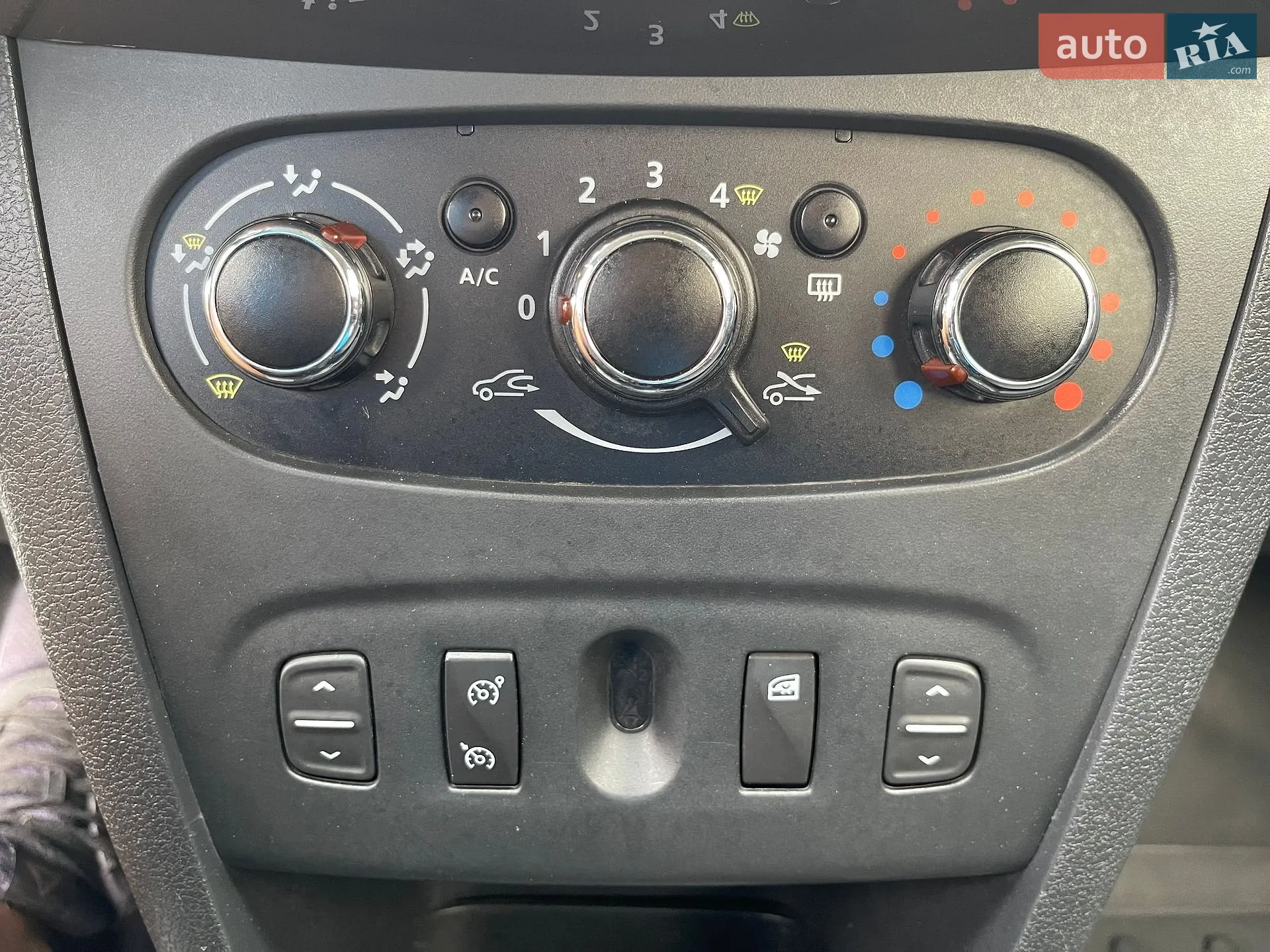 2015 Renault Logan - мініатюра 24