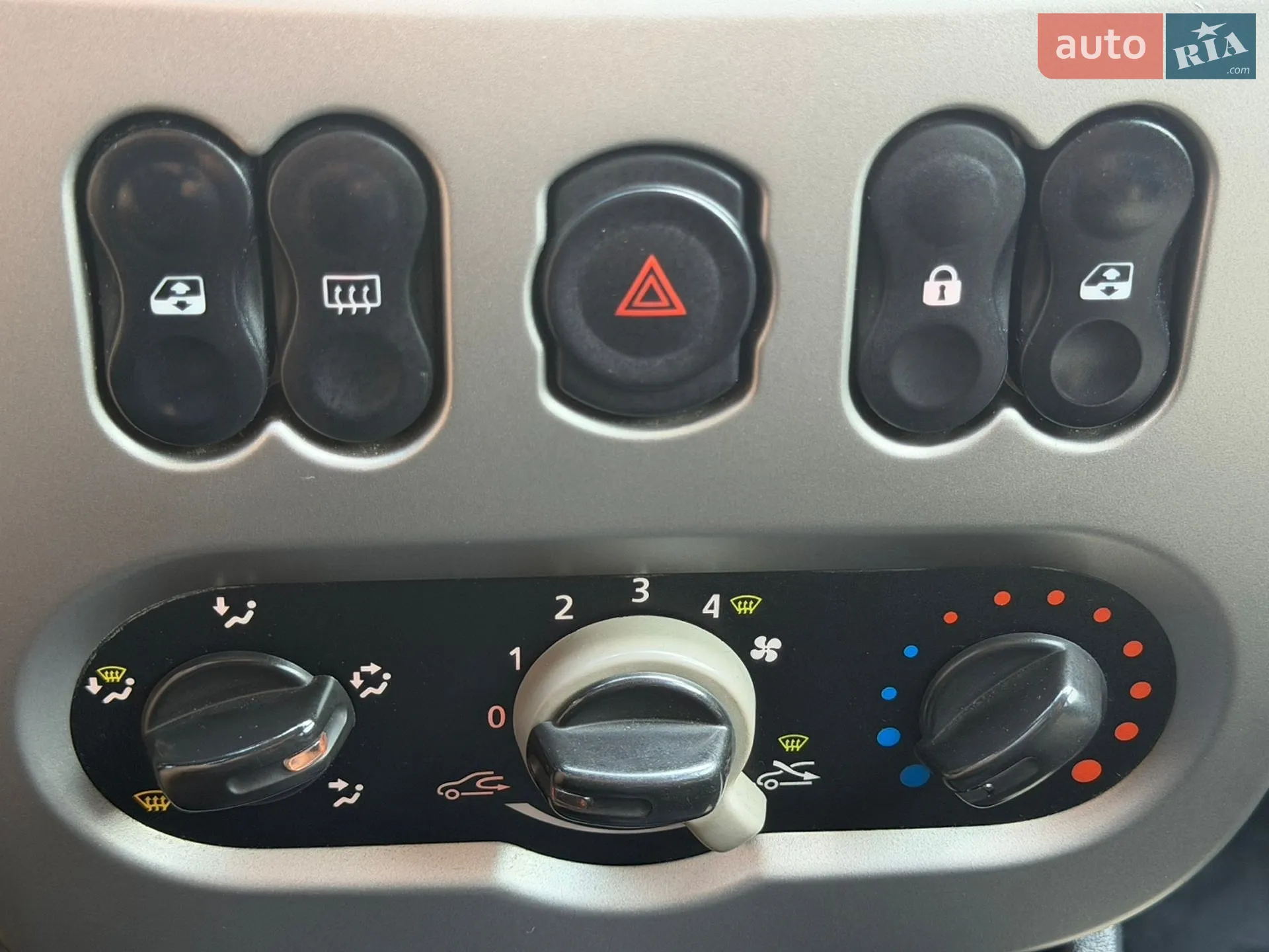 2011 Renault Logan - мініатюра 46