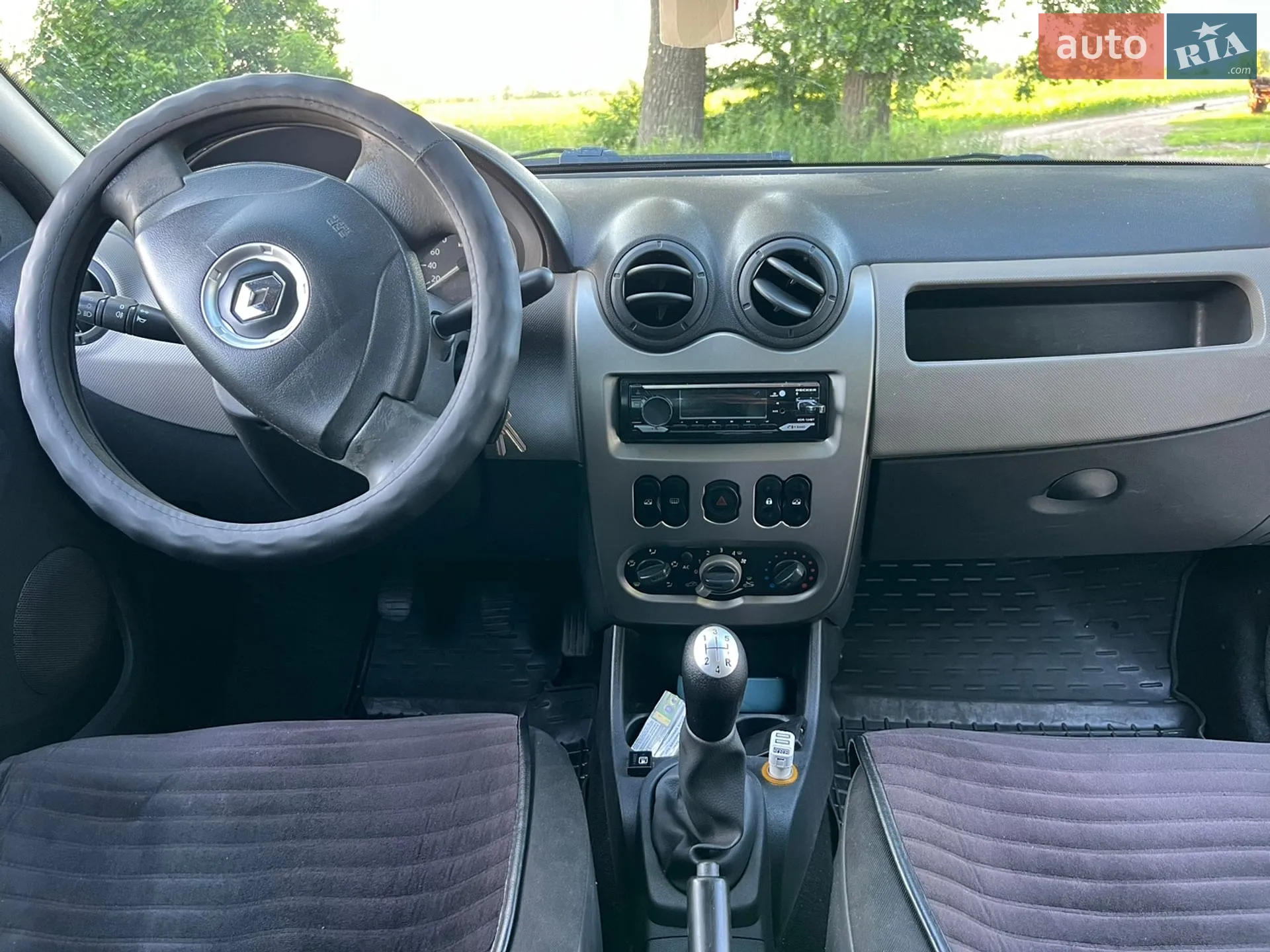 2010 Renault Logan - мініатюра 8
