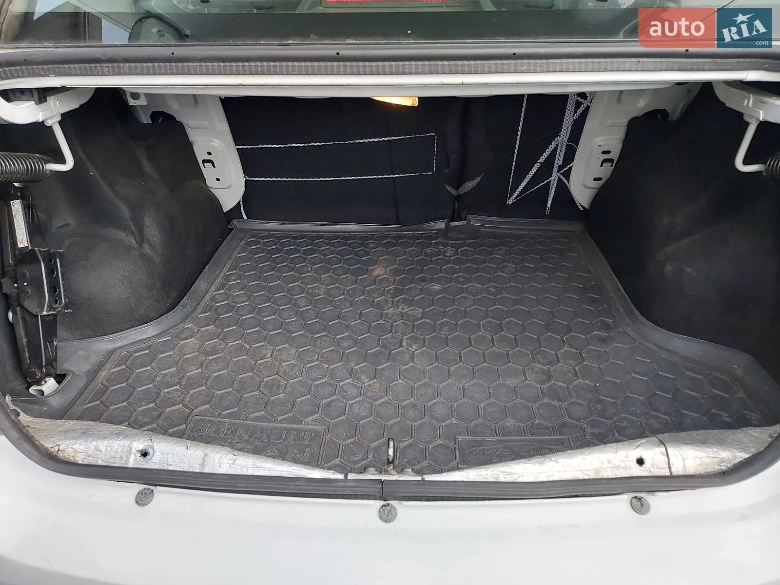 2019 Renault Logan - мініатюра 9