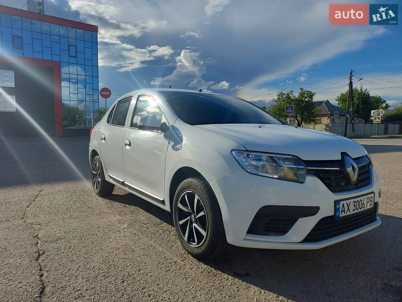 2019 Renault Logan - фото 1