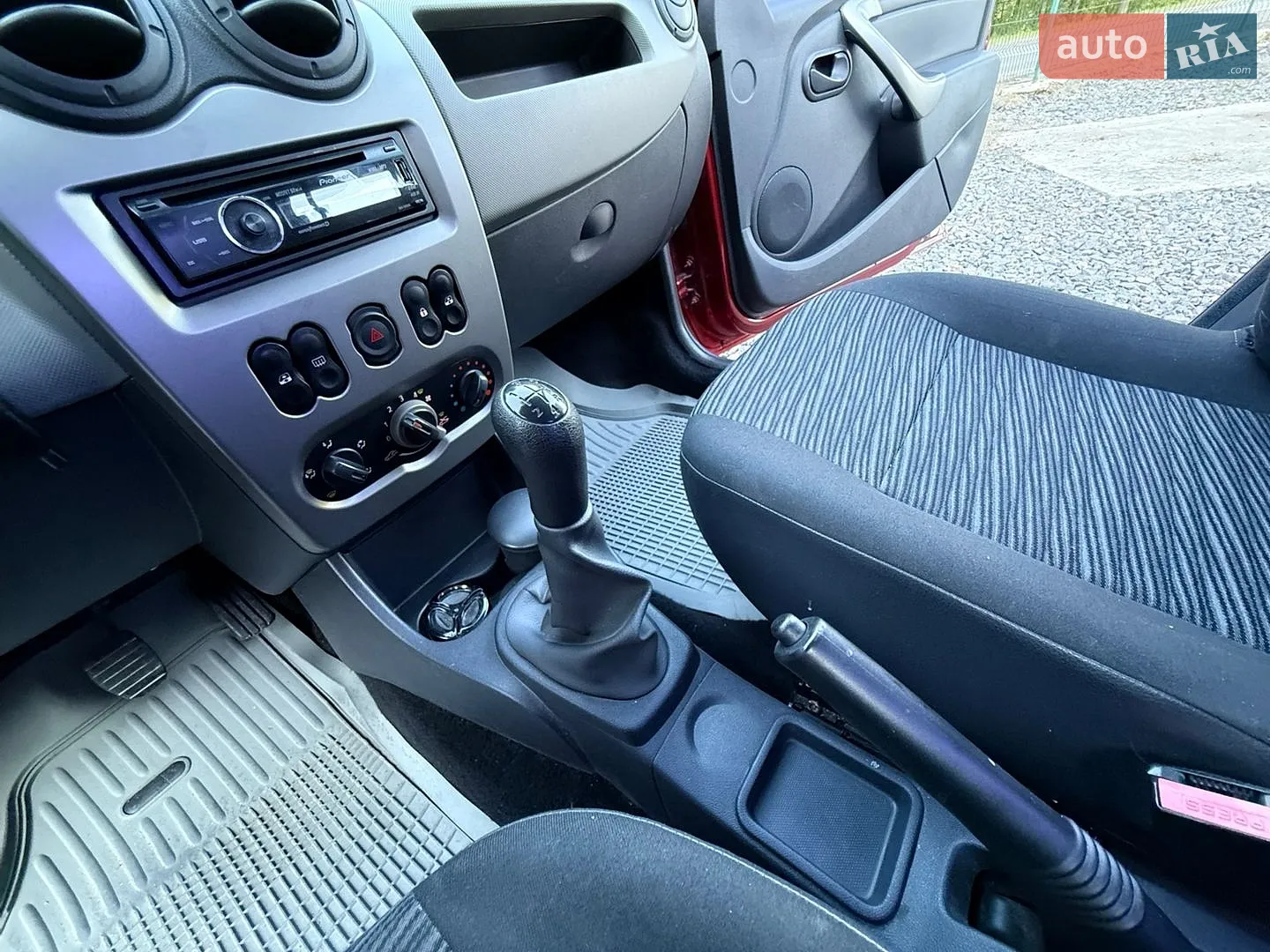 2011 Renault Logan - мініатюра 23
