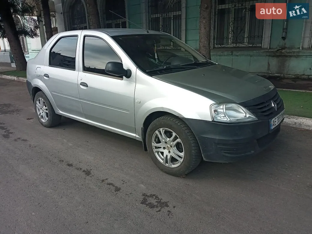 2010 Renault Logan - мініатюра 2